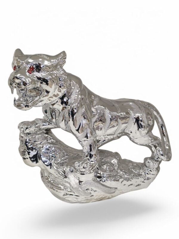 "Tigre Maestosa - Statua Decorativa per un Tocco Selvaggio ed Elegante" - immagine 2