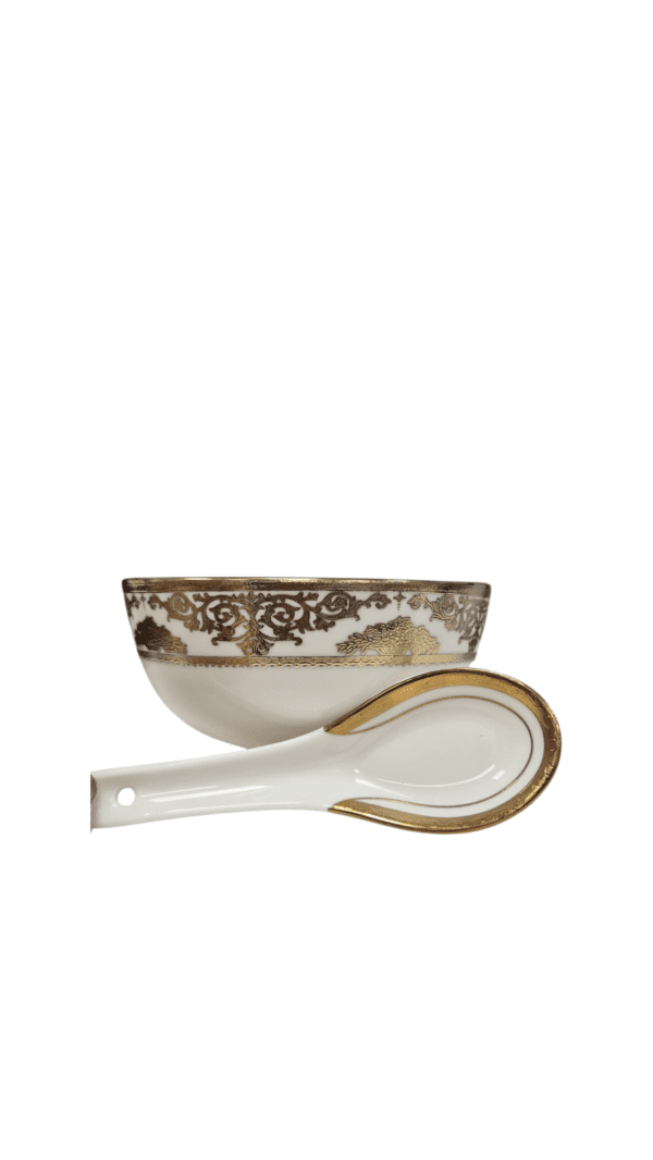 Un elegante set da zuppa composto da 15 pezzi, 6 cucchiai, 6 ciotole, 1 ciotola con relativo coperchio e 1 cucchiaio grande da zuppa. - immagine 4