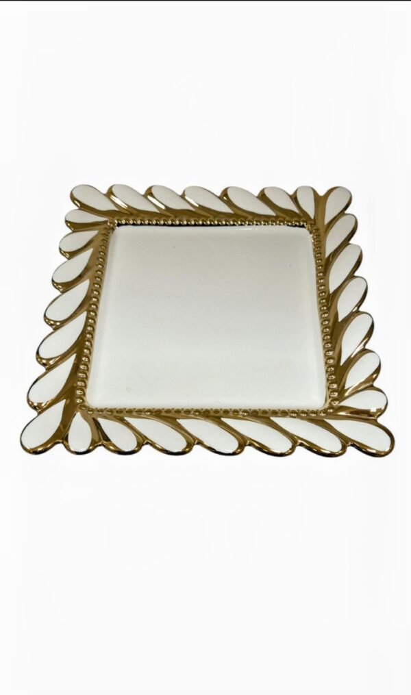 ✨Piatto Elegante in Oro e Bianco (30×30 cm, altezza 12 cm) ✨"