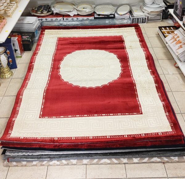 Tappeto Classico Rosso Intenso con Ricami Dorati 160×220cm